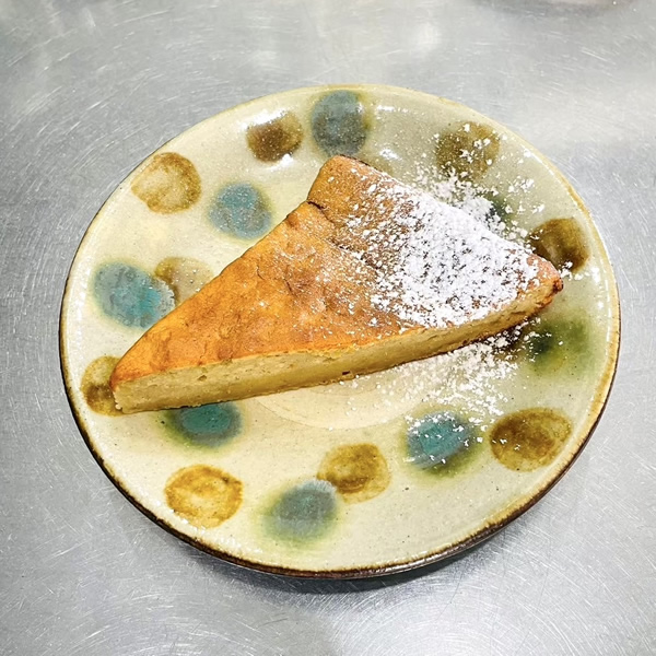 紅芋とハチミツのケーキ